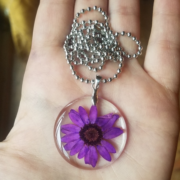 New Dried Purple & Pink Flower Necklace in Resin - Picture 7 of 8